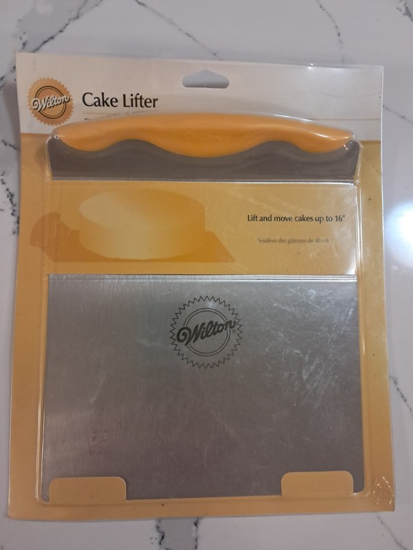 New Wilton Cake Lifter for Cakes up to 16 in, also Cookies, Pizza Tool…GA6