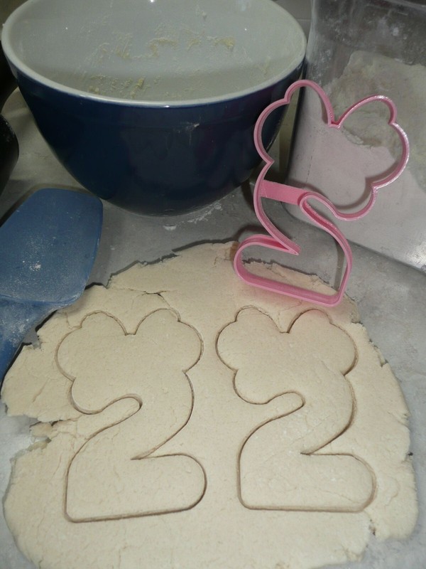 MINNIE MICKEY MOUSE THEMED OUTLINE NUMBERS 0 TO 9 SET OF 20 COOKIE CUTTER PR1644 gallery