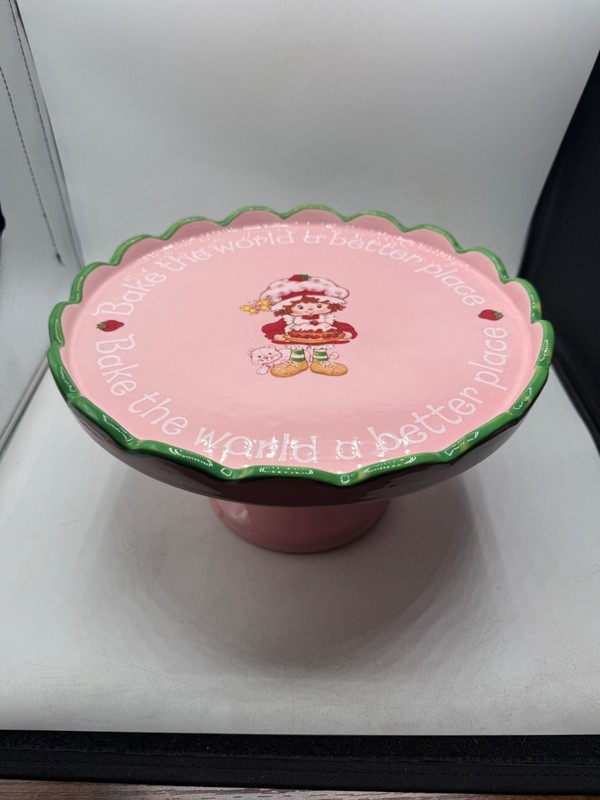 The World of Strawberry Shortcake Scalloped Cake Stand ceramic gallery
