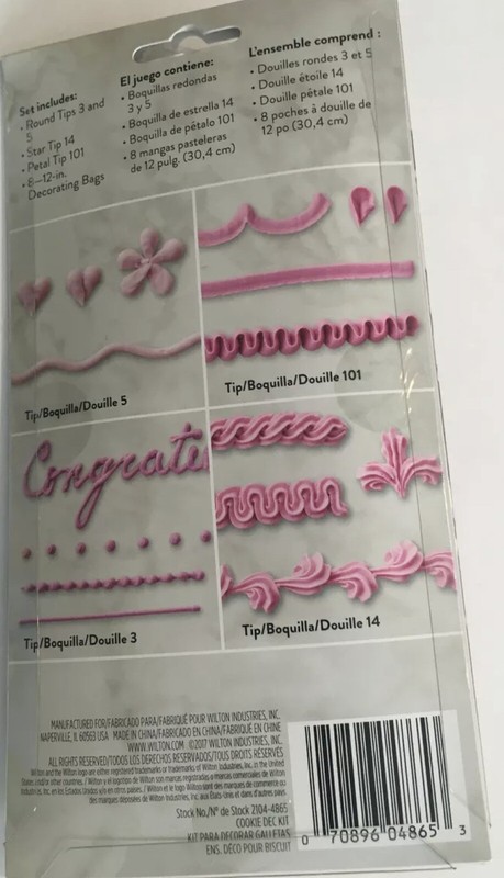 Wilton Cookie Decorating Set 4 Tips with 8-12" Bags round star and petal tip gallery
