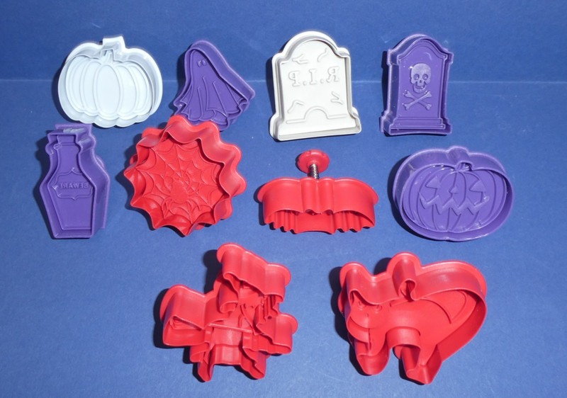 NEW, UNUSED LOT OF 10 HALLOWEEN THEME 2"-3" COOKIE STAMPS - ALL DIFFERENT DESIGN gallery