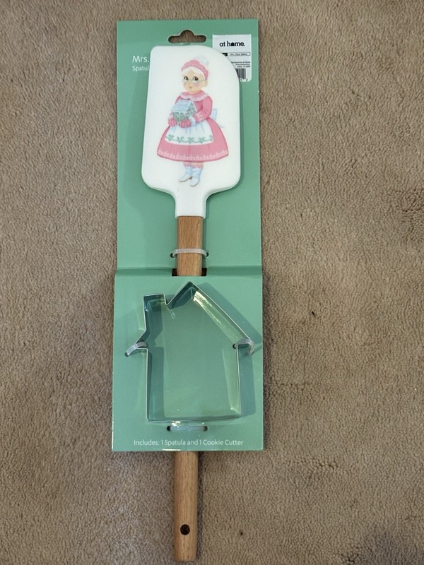 New Mrs. Claus’ Bakery 2 Pc. Spatula & Cookie Cutter Set Holiday Baking