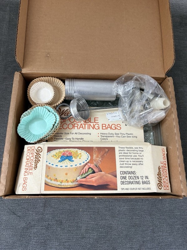 Lot Cake Cookie Candy Molds Wilton Frosting Icing Piping Decorating Tips