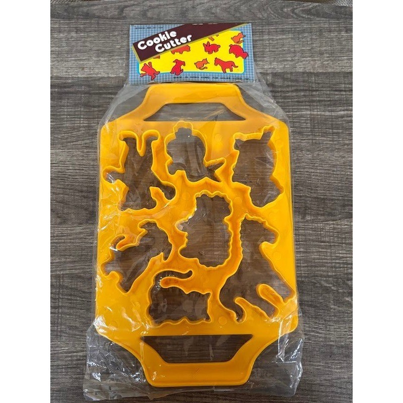 Vintage House Lloyd Inc Animal Cookie Cutter Tray Yellow Multi Shape 30-134 NIP