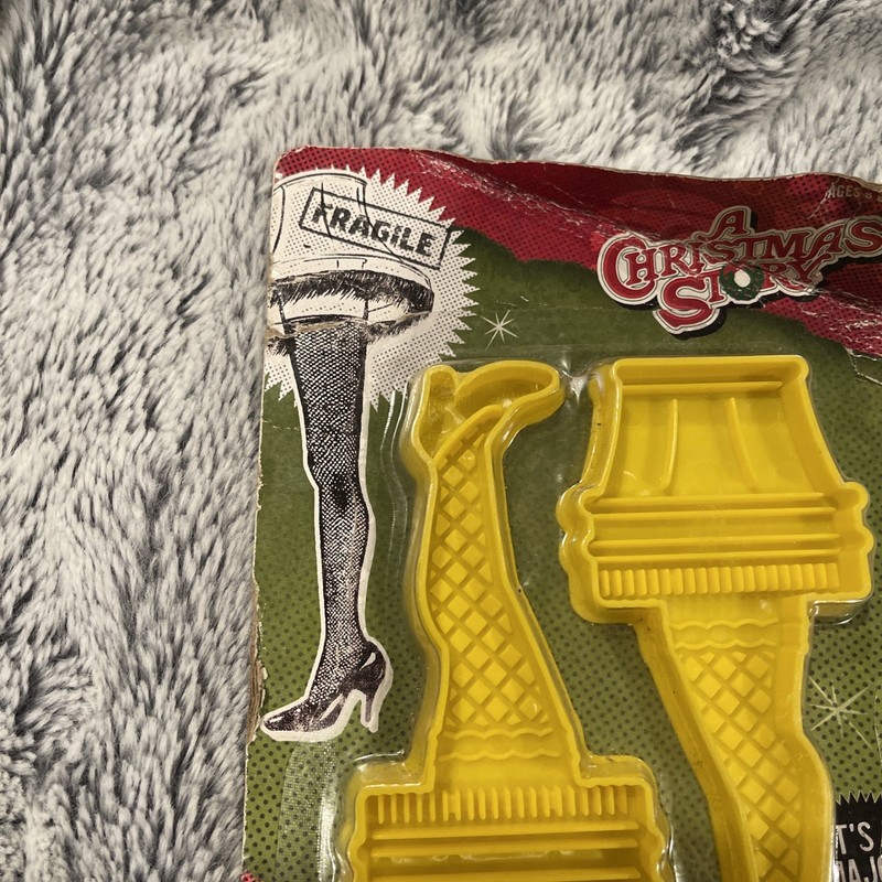 ICUP Inc. ~ A CHRISTMAS STORY LEG LAMP COOKIE CUTTER (2pc) Unopened - Plastic gallery