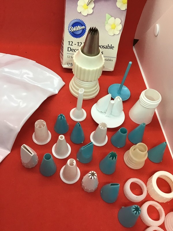 Large Lot of Wilton Cake Decorating Tips, Nozzle And Bags - Plastic gallery