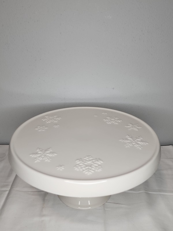 Hallmark Cake Dessert Pedestal Cream Snowflake 10″ New in Box