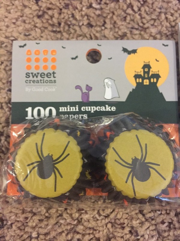 224 SWEET CREATIONS HALLOWEEN Themed CUPCAKE Liners And Pumpkin Cookie Cutter gallery
