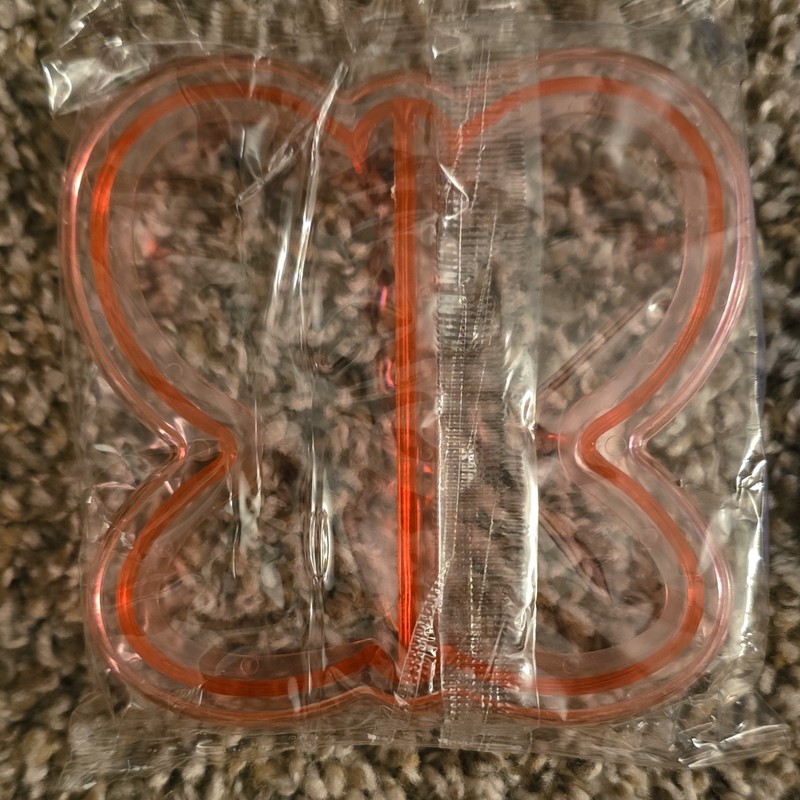 9 Plastic sandwich cutters, pink and blue. Different shapes and animals. gallery