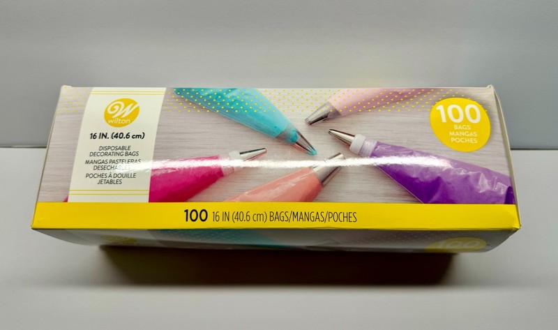 Wilton 16″ Easy-Grab Disposable Decorating Bags, 100-Count