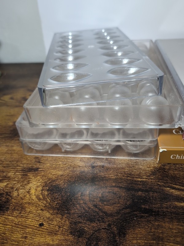 Lot of 7 Chocolate Molds Polycarbonate Greyas Martellato Shunda Goldbaking gallery