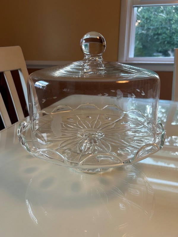 cake stand with dome