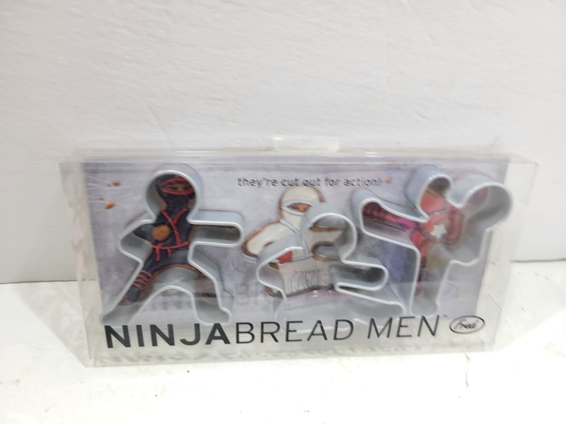 Set of 3 Fred and Friends Ninja Bread Men Easy Grip Cookie Cutter ABS Plastic gallery