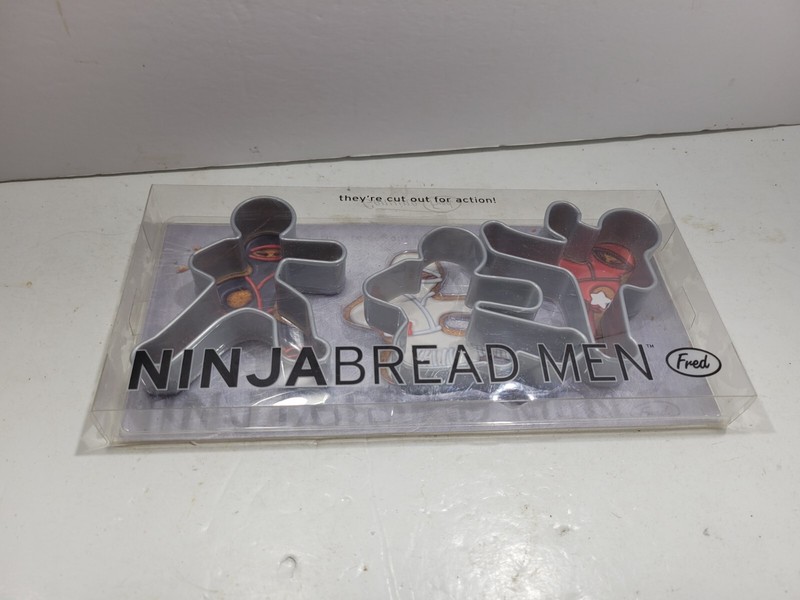 Set of 3 Fred and Friends Ninja Bread Men Easy Grip Cookie Cutter ABS Plastic gallery