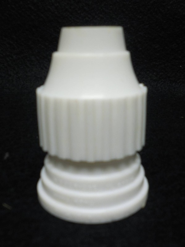Wilton Large Decorating Tip Coupler 2.5″ x 1.75″ #411-1006.