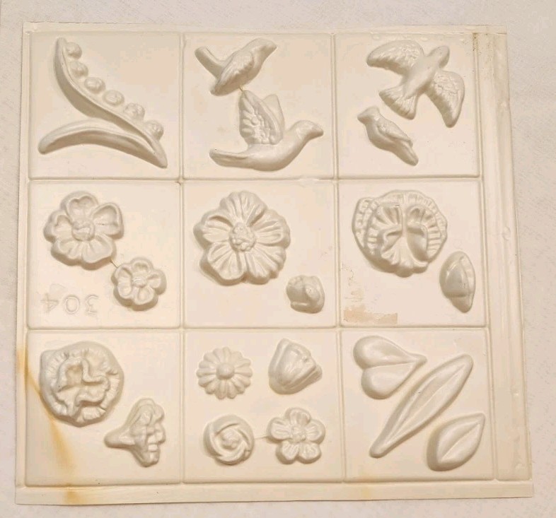 Lot of 5 White Plastic Variety of Flowers Animals & Shapes Chocolate Molds gallery