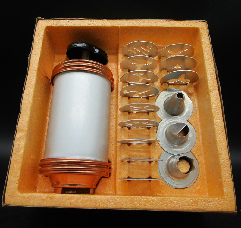 Vintage MIRRO Cooky Cookie Pastry Press 12 Discs 3 Pastry Tips w/ Box USA #358