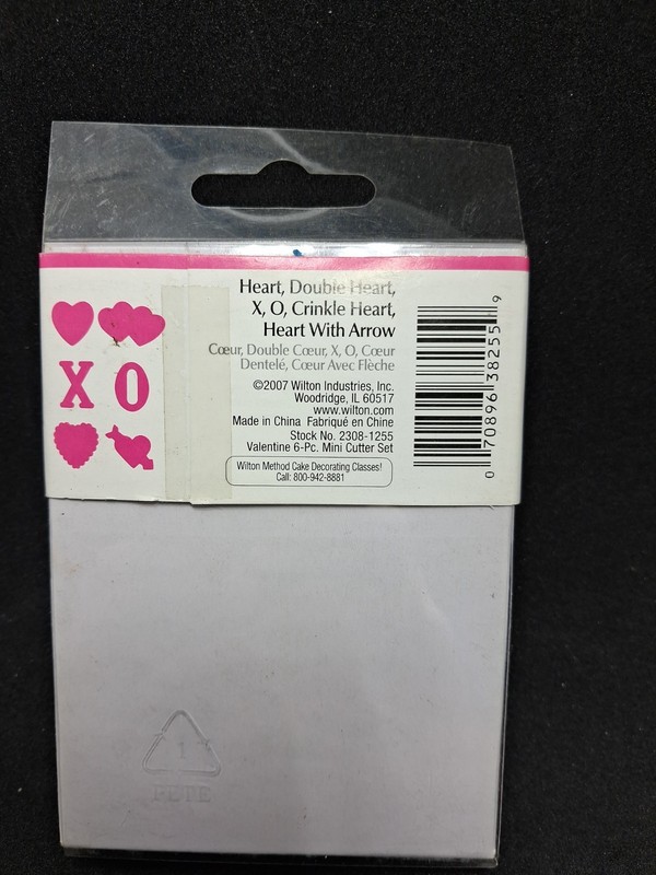 Wilton ~ 6 PC MINI SWEETHEART COOKIE CUTTER SET #2308-1255 - NEW - Metal - 1"x2" gallery