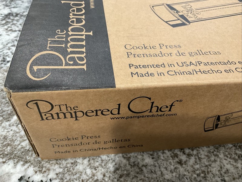 The Pampered Chef Cookie Press 1525 with 16 Discs Complete in Original Box - EUC gallery