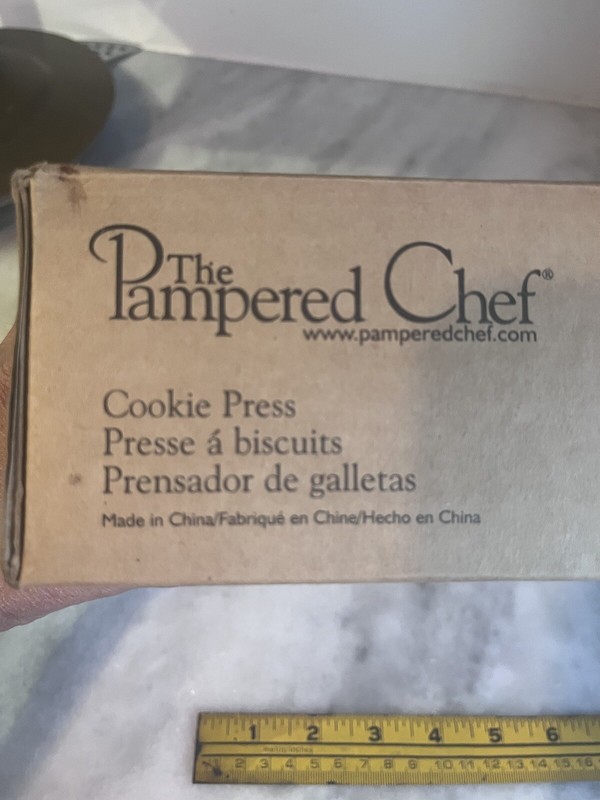 Pampered Chef (1) Cookie Press 1525 Pastry 16 Molds- New open Box gallery