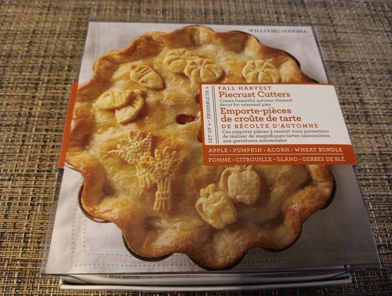 Williams-Sonoma 4 Piece Autumn Piecrust Cutters Apple-Pumpkin-Acorn-Wheat NEW gallery