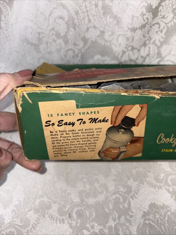 Classic Vintage 1950s Mirro Cooky & Pastry Press in Original Box w/ 15 Discs gallery