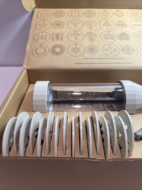 The Pampered Chef Cookie Press #1525 w/16 Discs For Different Designs Like New gallery