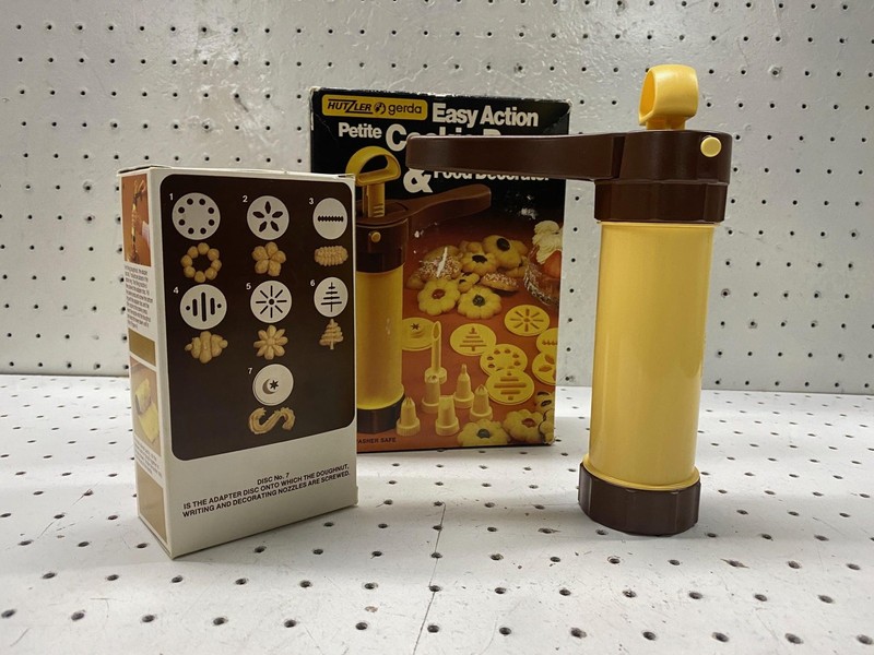 Vintage Hutzler-Gerda Easy Action Cookie Press Food Decorator Yellow 690 Set