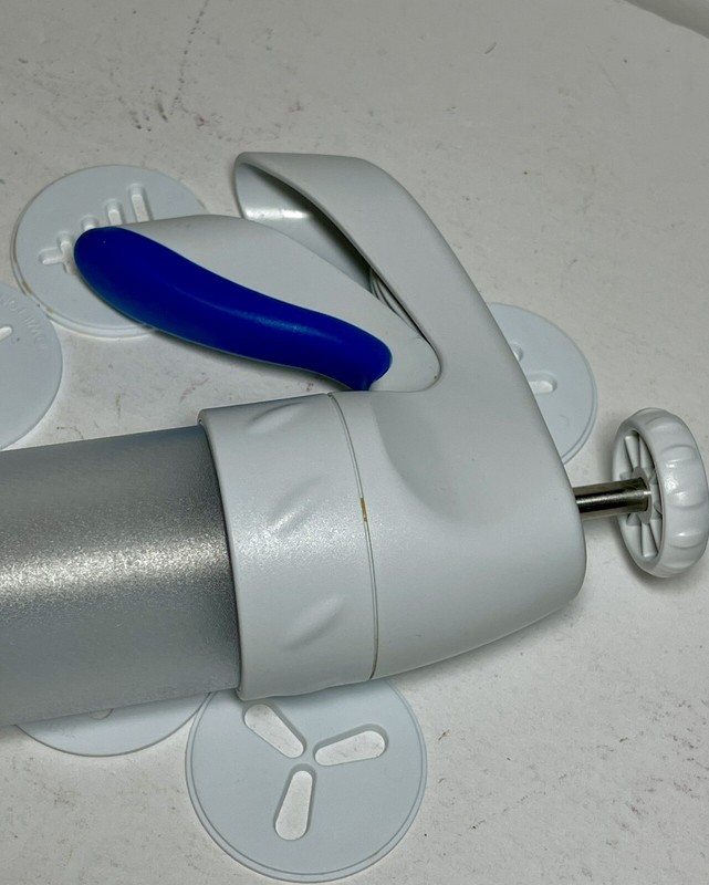 Wilton Comfort Grip Cookie Press Ergonomic 12 Discs New/Open Box gallery