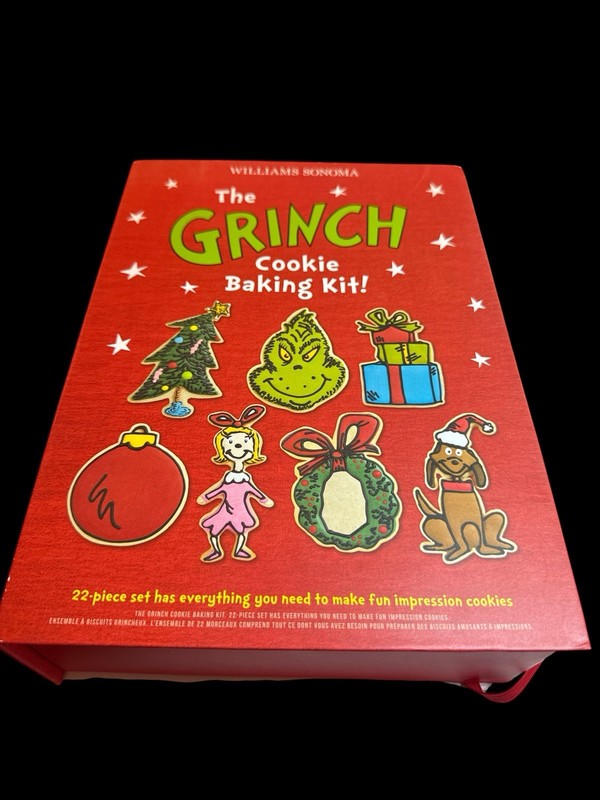Williams Sonoma “The Grinch” Cookie Baking Kit 22 Piece Set NEW IN BOX