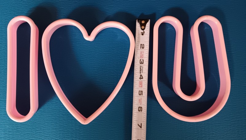 Cookie Cutters new Avon I Heart U 3 Piece set Pink gallery
