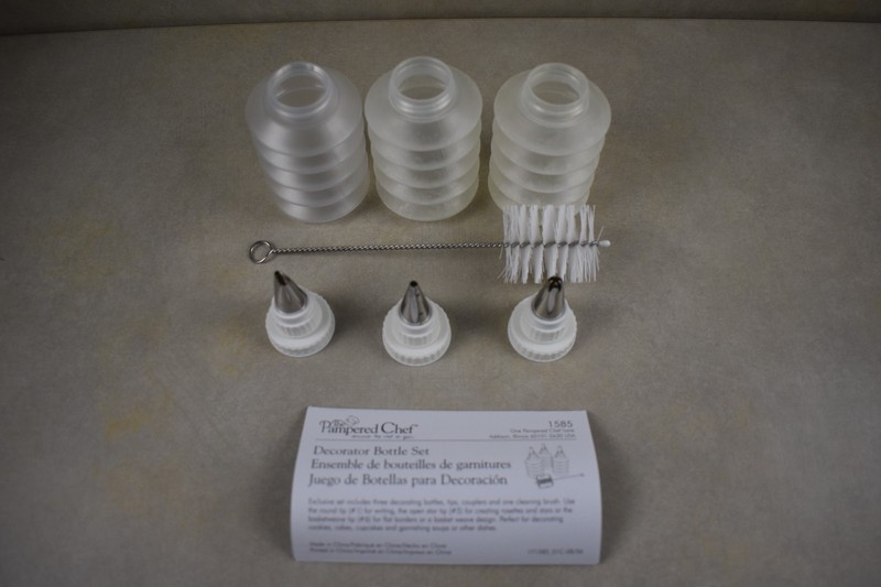 Pampered Chef Easy Accent Decorator 1778 & Bottle Set 1585- Both Complete gallery
