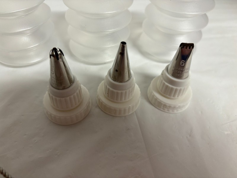The Pampered Chef Decorator Bottle Set in Original Box 1585 Cake Cookie Frosting gallery
