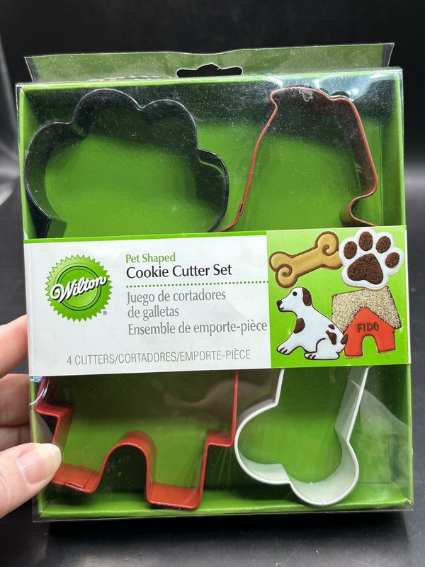 Wilton Pet Shaped Cookie Cutters Dog, Bone, Paw, Doghouse Metal Set of 4 *NEW* gallery