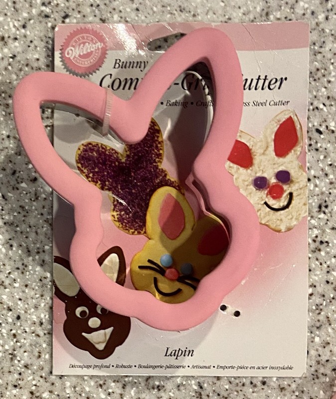 Lot of 7 Cookie Cutters 1 Metal 6 Plastic Easter, Love, Tree NEW gallery