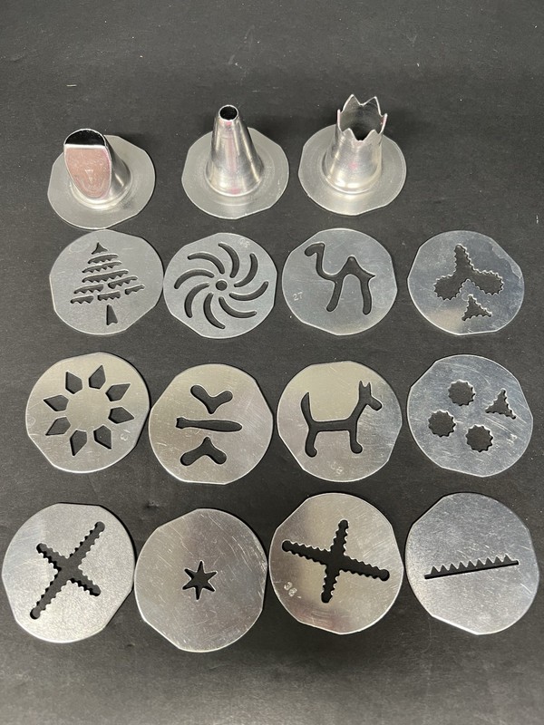 Vintage Mirro Cookie Pastry Press 12 discs 3 Pastry Tips In Box w Book 358-AM gallery