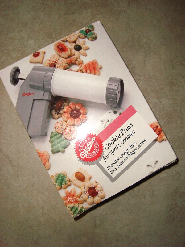 Vintage Wilton Cookie Press for Spritz Cookies*1988*9 Discs