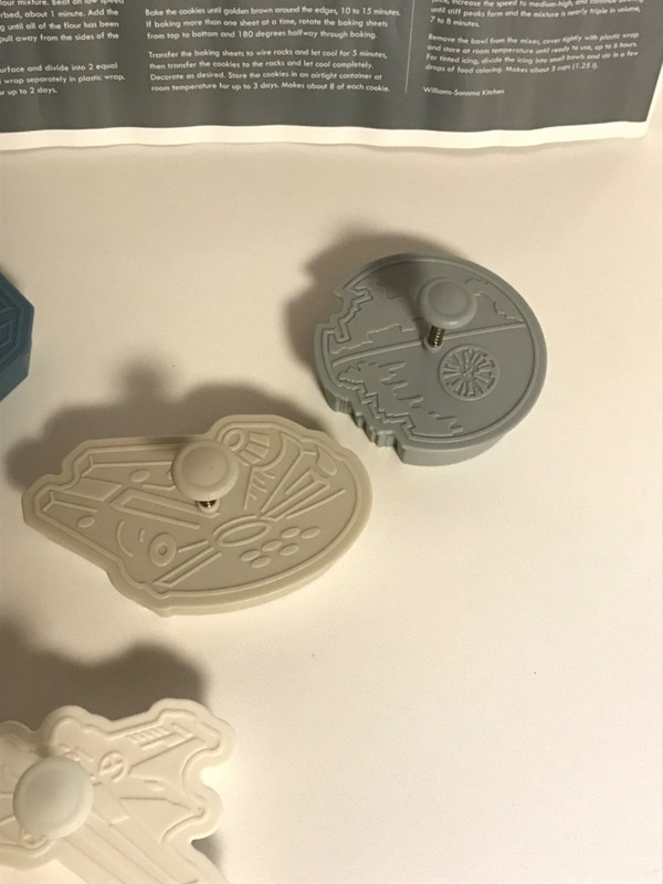 Williams Sonoma Star Wars Cookie Cutters Press & Stamp Set 4 with Plunger - NWOT gallery