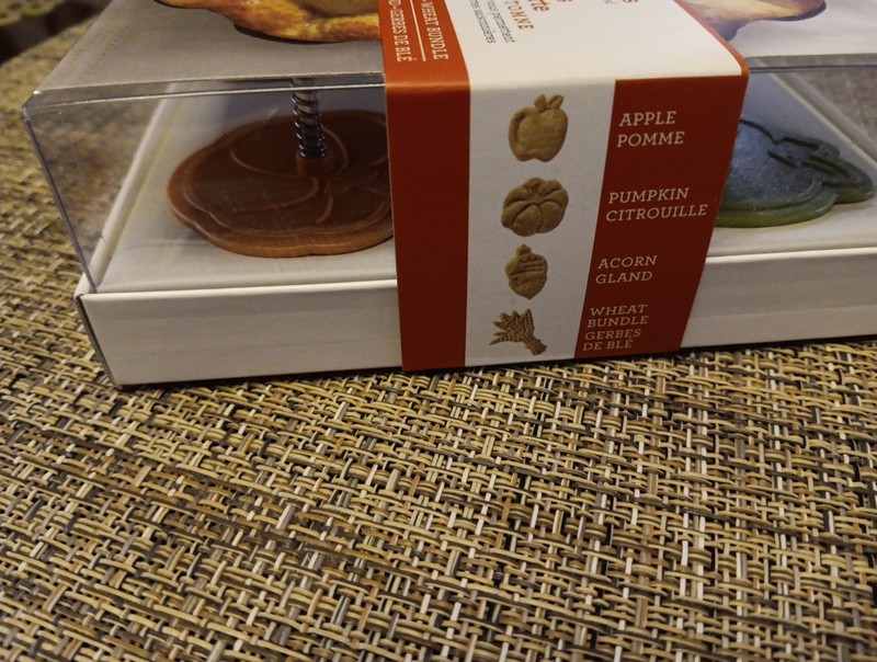 Williams-Sonoma 4 Piece Autumn Piecrust Cutters Apple-Pumpkin-Acorn-Wheat NEW gallery