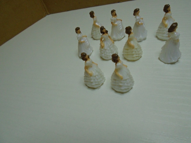 SET OF 10 VTG BRIDES WHITE DRESS MINIATURE 1" FIGURES CAKE TOPPERS UNBRANDED (VI gallery
