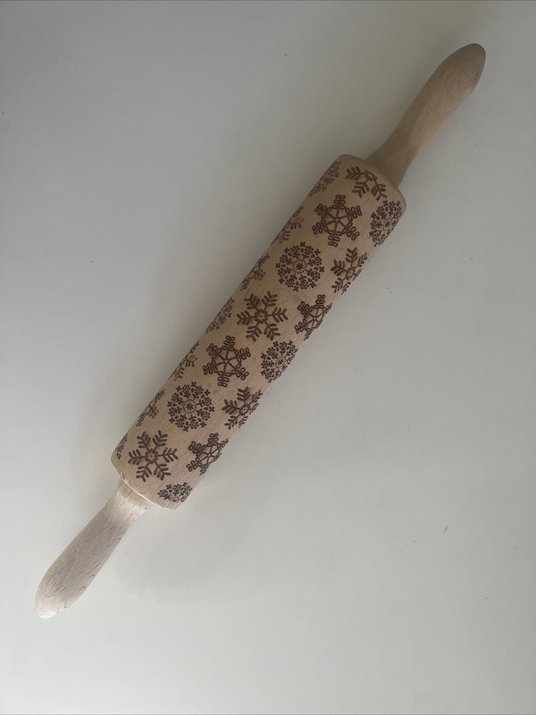 Wooden Rolling Pin Engraved Embossing Christmas Snowflakes Pattern for Baking