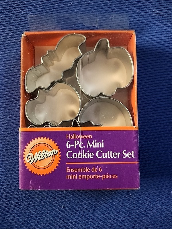 New 2007 Wilton Halloween Mini Metal Cookie Cutters 6-Pc Set