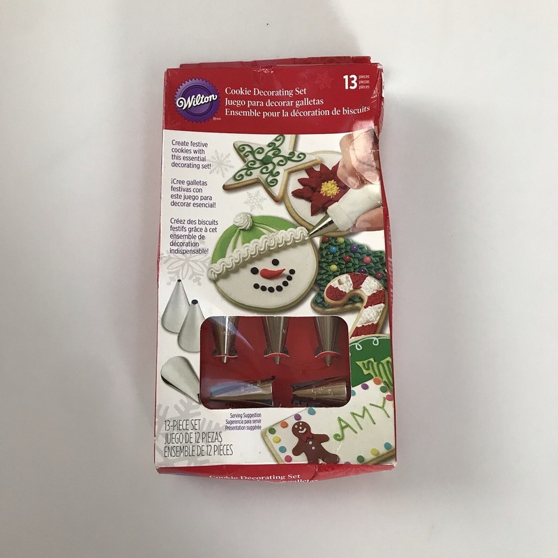 Wilton 13-piece Christmas Cookie Decorating Set New Icing Piping Tip Bag Stencil