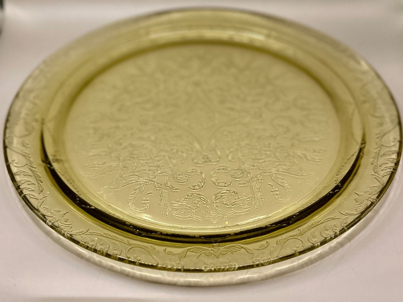 Federal Glass Madrid Amber Cake Plate 11-1/4″ Vintage