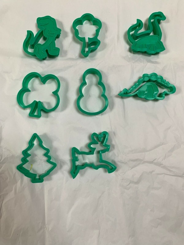 Roshco - Baker's Advantage - 96 Piece Cookie Cutter Set (2", 3" & 4") gallery