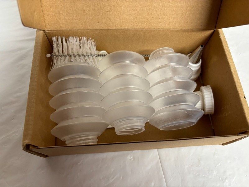 The Pampered Chef Decorator Bottle Set in Original Box 1585 Cake Cookie Frosting gallery