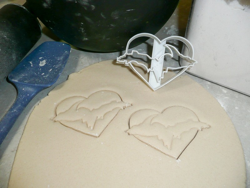 MICHIGAN UP UPPER PENINSULA OUTLINE WITH HEART SPECIAL COOKIE CUTTER USA PR999 gallery