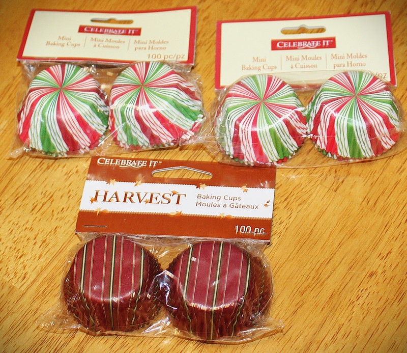 Celebrate IT: 100 Count MINI BAKING CUPS SET OF 3 – Fall, Winter Designs – New