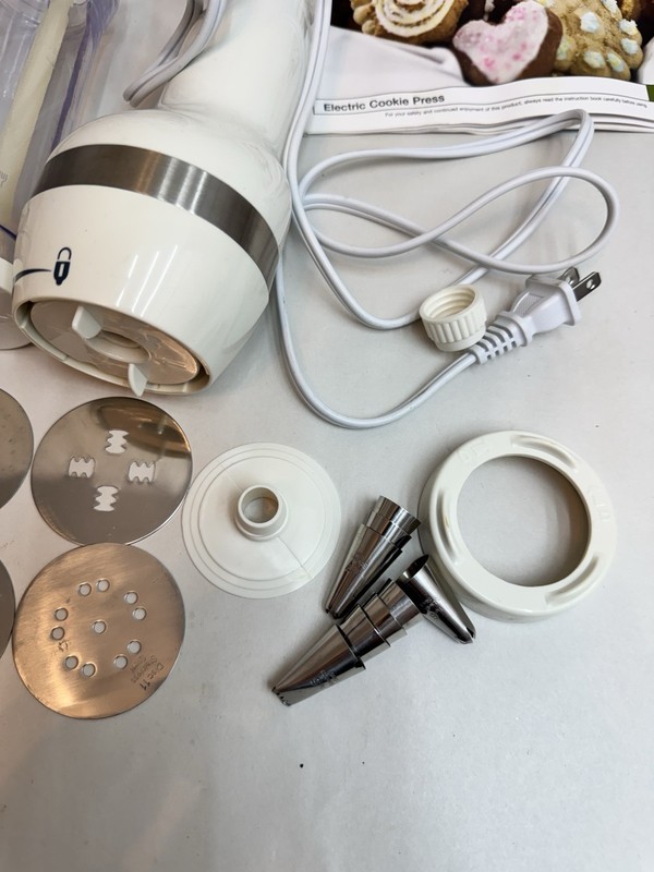 Cuisinart CCP-10 Electric Cookie Press Comes w/ 12 Discs & 8 Decorating Tips gallery