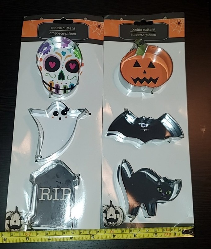 NEW Lot of 6 Metal Cookie Cutters with Pumpkin, Bat, Cat, Skull, Ghost, & Cat! gallery